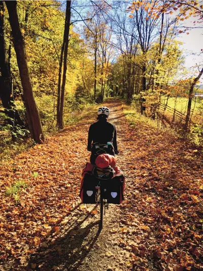  ?? COURTESY OF MELANIE D.G. KAPLAN ?? Melanie D.G. Kaplan biked the CO Canal from Cumberland, Maryland, to Georgetown, staying at campground­s and lockhouses.