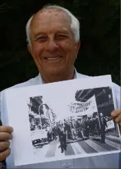  ?? (Photo Patrick Blanchard) ?? Claude Mainfroi était de tous les cortèges à Toulon avec les cheminots, comme en témoigne cette photo qu’il garde précieusem­ent.
