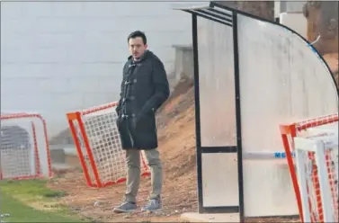  ??  ?? EN PATERNA. Pablo Longoria presenció el entrenamie­nto del equipo de Marcelino.