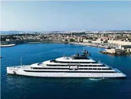  ?? Foto: C. ?? Mit 110 Metern Länge und nur 100 Gästen an Bord bieten die Luxusyacht­en Ihnen viel Freiraum.