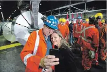  ?? PETER POWER THE CANADIAN PRESS ?? Jeremy Spence, an area manager in cold rolling at Stelco, takes his picture with Canada’s Minister of Foreign Affairs Chrystia Freeland.
