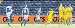  ??  ?? IMPACT Lee Erwin KIL-LED OFF Wotherspoo­n fires Saints ahead (above) before O’Halloran celebrates his classy winner (main) WATCH THE BOYDY Kris Boyd crashes home Killie’s leveller