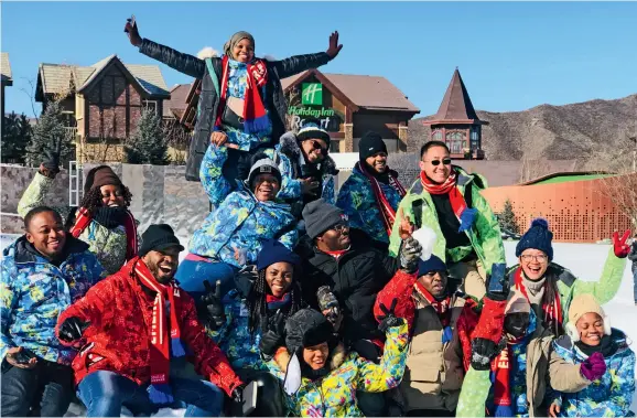  ??  ?? Many of the graduate students of Beijing Normal University’s 2019 exchange master program from developing countries see snow for the very first time in their life in Chongli.