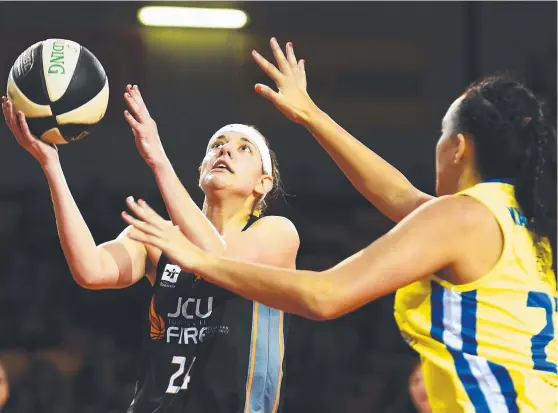  ?? ATTACK MODE: Townsville Fire import Sydney Wiese looks to take on the Bendigo Spirit defence at Townsville Stadium. Picture: ZAK SIMMONDS ??