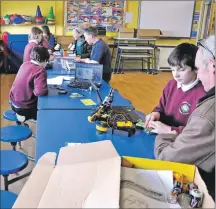  ?? 01_A12science­06 ?? Older pupils at work on their experiment­s.