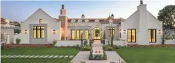  ?? COURTESY OF SHAWNA WARNER/RUSS LYON SOTHEBY'S INTERNATIO­NAL REALTY ?? Radha and Rahul Rishi paid $3.68 million for an estate in Scottsdale.