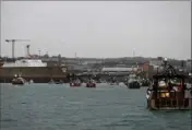  ?? (Photo AFP) ?? Des bateaux de pêche français ont manifesté, hier, devant le port de Saint Helier à Jersey.