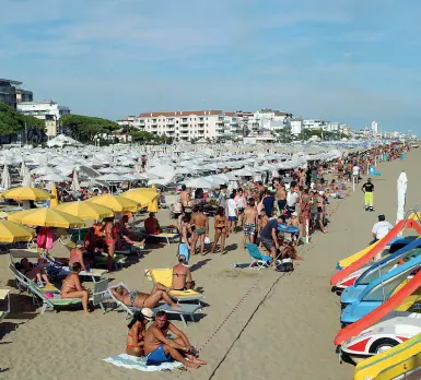  ?? (Foto Errebi) ?? Domenica affollata L’arenile di Jesolo lo scorso week end sembrava quello di agosto