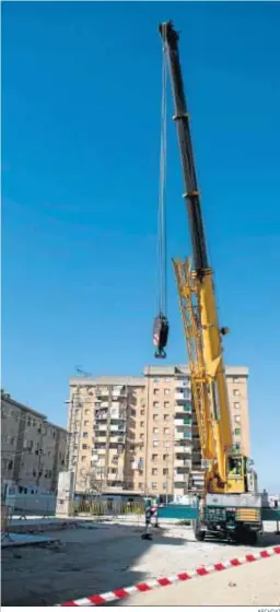  ?? ARCHIVO ?? Trabajos para ubicar un transforma­dor en la zona Norte de Granada.