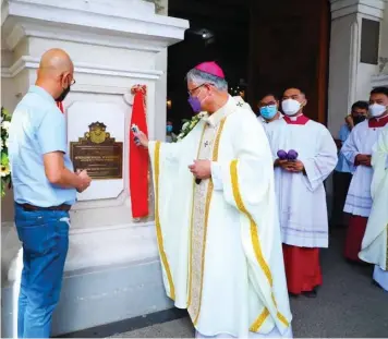  ?? (City of San Fernando Informatio­n Office) ?? MARKER.
San Fernando Archbishop Most Rev. Florentino Lavarias blesses the marking recognizin­g the Metropolit­an Cathedral of San Fernando as an "important cultural property" on December 11, 2021 as City of San Fernando Vice Mayor Jimmy Lazatin looks on.