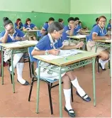  ?? F.E ?? Estudiante­s regresan a clases luego de las vacaciones navideñas.