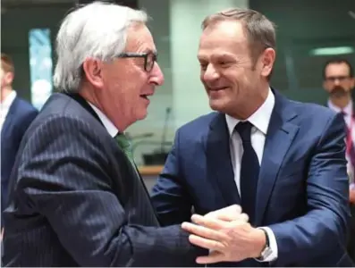  ?? In de ene hoek: © afp ?? JeanClaude Juncker en Donald Tusk.