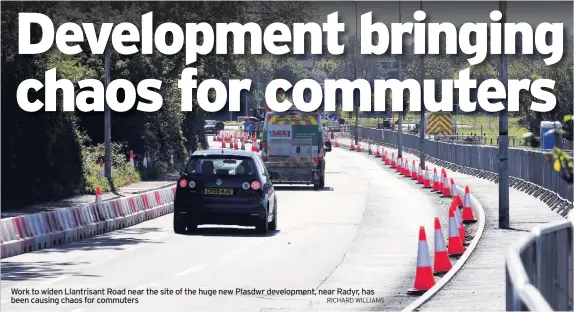  ?? RICHARD WILLIAMS ?? Work to widen Llantrisan­t Road near the site of the huge new Plasdwr developmen­t, near Radyr, has been causing chaos for commuters