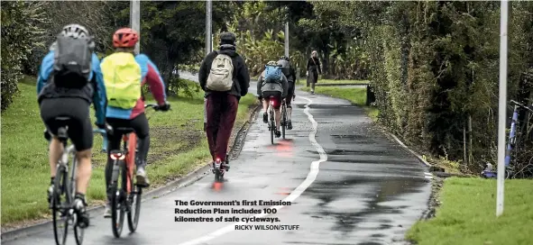  ?? RICKY WILSON/STUFF ?? The Government’s first Emission Reduction Plan includes 100 kilometres of safe cycleways.