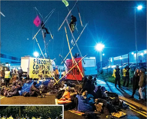 ??  ?? STOP THE PRESSES: Protesters block the only road to the printing plant in Broxbourne, Herts, with vans and bamboo towers as police, left, prepare to act
