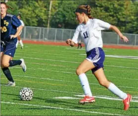  ?? DIGITAL FIRST MEDIA FILE ?? Phoenixvil­le’s Dakota Graham (11) has been influentia­l in the team’s strong start to the girls soccer season.