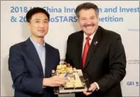  ?? MAY ZHOU / CHINA DAILY ?? Mayor Pete Saenz of Laredo, Texas (right) presents a gift to Cai Jianfeng, deputy director of the Suzhou Municipal Commission on Economy and Informatio­n, at the summit. The two cities have invited representa­tives from each for visits.