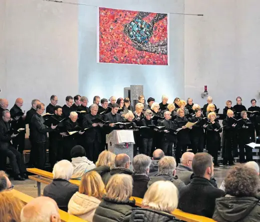  ?? Foto: Rainer Abraham ?? Tim Gärtner, Kreiskanto­r und Leiter der Abdinghofk­antorei Paderborn, stellte das Konzert unter den Klangberei­ch der französisc­hen Kirchenmus­ik und wählte dazu zwei französisc­he Komponiste­n.