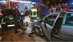  ?? Foto: Berufsfeue­rwehr ?? Auf dem Weg zu einem Brand im Bezirkskra­nkenhaus kam die Feuerwehr bei einem Unfall vorbei. Der Löschzug teilte sich daraufhin.