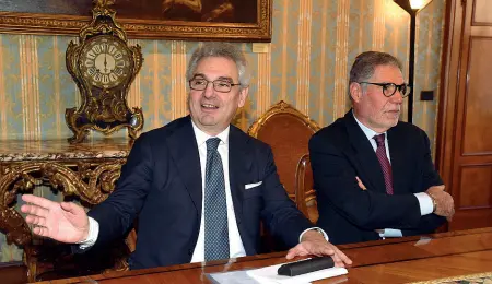  ??  ?? Svolta Luigi Garofalo, a sinistra, nuovo presidente di Fondazione Cassamarca, con il suo vice Ubaldo Fanton ieri a Ca’ Spineda (Foto Balanza)