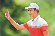  ?? HAGEN HOPKINS / GETTY IMAGES ?? China’s Lin Yuxin gestures on the 18th fairway en route to winning the Asia-Pacific Amateur Championsh­ip at Royal Wellington Golf Club in Wellington, New Zealand, on Sunday.