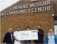  ??  ?? Eileen Woods from St Ann’s with Cheadle Mosque members, from left, Shamim Shafiq, Arshad Sheikh, Abid Khan and Rifat Mirza