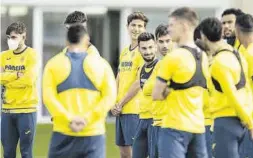  ?? VILLARREAL CF ?? Pau Francisco Torres, con sus compañeros en el entrenamie­nto de ayer.