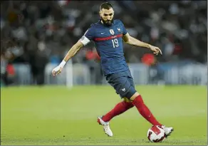  ?? FOTO: EFE ?? Karim Benzema estuvo apartado de la selección francesa cinco años por este caso