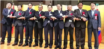  ??  ?? Abdul Karim (second right) joins other EATOF 2018 representa­tives in a special photo-call. Also seen are Governor of Tottori Shinji Hirai (fourth left) and EATOF permanent secretaria­t secretary-general Seong Bo Yoon (fifth right).