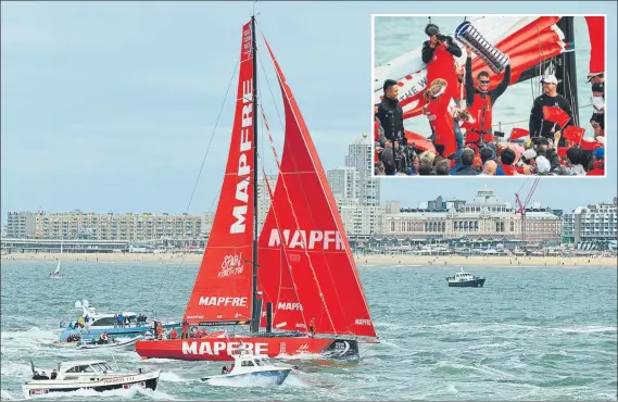  ?? FOTOS: EFE ?? El Mapfre entrando tercero en La Haya El barco español acabó segundo en la general, en la edición más disputada en los 45 años de historia de la VOR, que ganó (y celebró) el Dongfeng