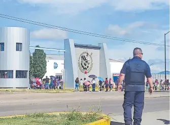  ?? RENÉ PÉREZ ?? Atendieron en promedio a 200 personas cada 20 minutos