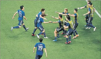  ?? FOTO: GETTY ?? Los jugadores de Japón celebraron por todo lo alto los goles que por momentos les hicieron soñar con el pase a cuartos de final