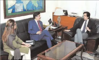  ?? -APP ?? Federal Minister for Planning, Developmen­t & Reform Makhdum Khusro Bakhtyar talking to Sindh Provincial Minister Mir Shabbir Ali Bijarani & Mrs. Naheed Durrani, Chairman Developmen­t & Planning Board, Sindh, who called on him.