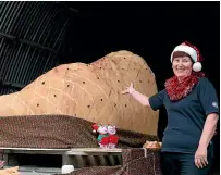  ?? NATALIE POLLEY/STUFF ?? Owner of Pokeno Bacon, Helen Clotworthy, next to the Pokeno Bacon float.