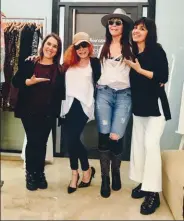  ??  ?? Malena Guinzburg, Moria Casán y Edith Hermida se reunieron con Maureene Dinar en su showroom antes de la entrega de los Martín Fierro