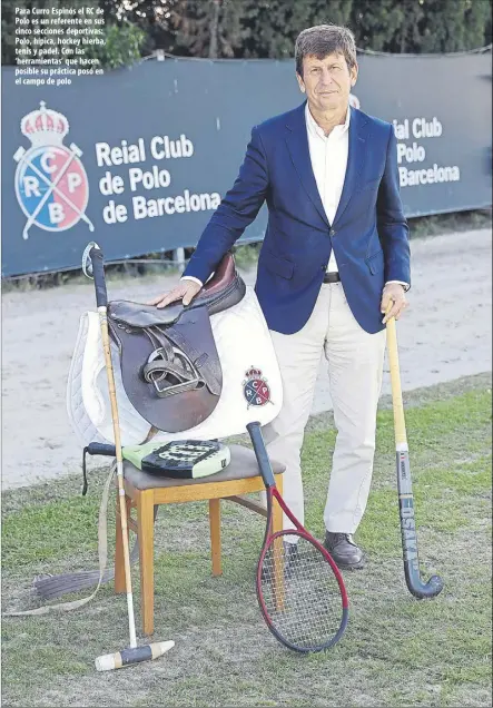  ?? ?? Para Curro Espinós el RC de Polo es un referente en sus cinco secciones deportivas: Polo, hípica, hockey hierba, tenis y padel. Con las ‘herramient­as’ que hacen posible su práctica posó en el campo de polo