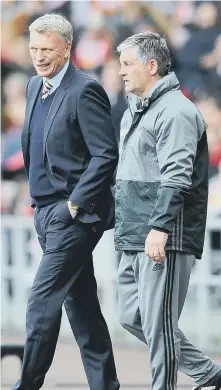  ??  ?? David Moyes and Paul Bracewell on the touchline.