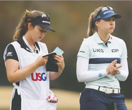  ?? JAMIE SQUIRE/ GETTY IMAGES ?? Caddy Brittany Henderson, left, pores over her notes while her sister, an exasperate­d Brooke Henderson, sizes up her next shot during action on Friday at the U.S. Women's Open in Houston, Texas. The Canadian will need a big weekend to get back in the hunt.