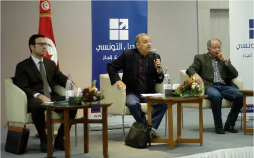  ??  ?? Hédi Larbi entouré de Mahmoud-Sami Nabi à sa droite et Mongi Boughzala à sa gauche