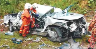  ?? BBXPIX ?? ... Three men were killed after the vehicle they were travelling in was involved in an accident with three other vehicles along Jalan KarakTemer­loh in Pahang yesterday morning.