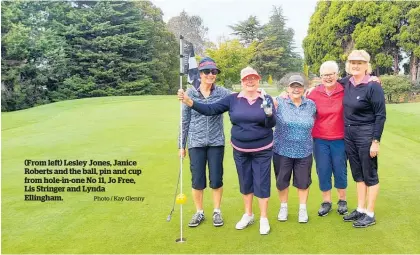  ?? Photo / Kay Glenny ?? (From left) Lesley Jones, Janice Roberts and the ball, pin and cup from hole-in-one No 11, Jo Free, Lis Stringer and Lynda Ellingham.