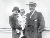  ?? Hulton Archive/Getty Images ?? DIFFICULT BEGINNINGS Reginald Claypoole Vanderbilt and Gloria Laura Morgan with infant Gloria in 1925. Reginald Vanderbilt died later that year.