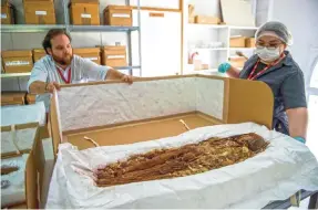  ?? — AFP photos ?? Chilean anthropolo­gist Veronica Silva shows one of the mummies from the ancient Chinchorro culture at the National Museum of Natural History.