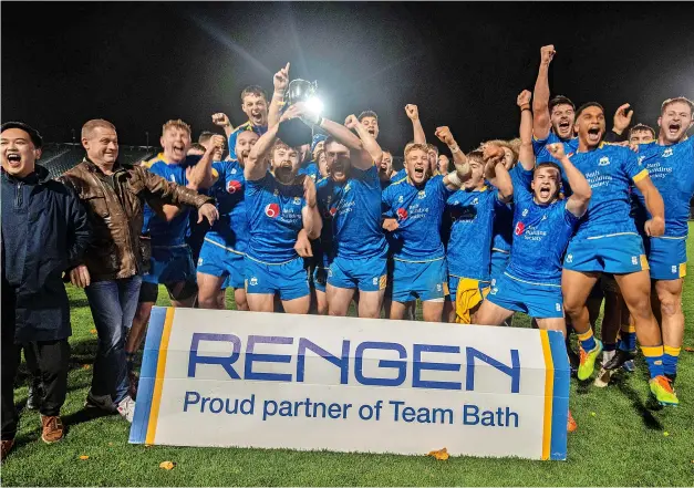  ?? ?? Team Bath receive the Anniversar­y Game trophy from Rengen CEO Iestyn Lewis - full report on page 35