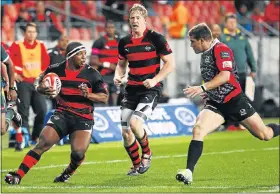  ??  ?? LEARNING PHASE: EP Kings hooker Edgar Marutlulle, left, on attack