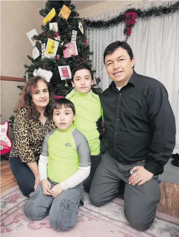  ?? NICK PROCAYLO/PNG ?? Wilson Vasquez, his wife Rosa Pena, and their sons Matthew, second from the left, and Joao with their Christmas tree in North Vancouver. ‘We realized that there are plenty of people willing to support immigrant families like us,’ Vasquez says.