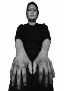  ??  ?? The bruised hands of Rosenda, Arbilo’s mother, became the inspiratio­n for the series on OFWs in Paris.
