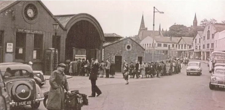  ??  ?? Waiting for the ferry – no date given but we’re guessing it’s the 1960s.