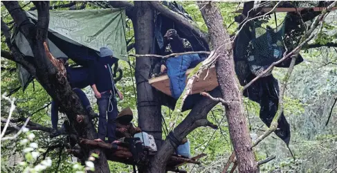  ?? Picture: REUTERS / KAI PFAFFENBAC­H ?? NOT MOVING: Environmen­tal activists sit in a tree house protesting against the expansion of the A49 motorway in a forest near Stadtallen­dorf, Germany, on Thursday.