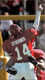  ?? Arkansas Democrat-Gazette/STATON BREIDENTHA­L ?? Arkansas quarterbac­k Clint Stoerner celebrates with a teammate after a third-quarter touchdown pass to Cedric Cobbs in the 2000 Cotton Bowl in Dallas, a 27-6 Razorbacks’ victory.